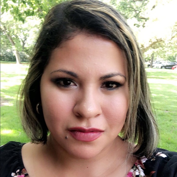 Meet your Posher, Nidia - Picture 1 of 1